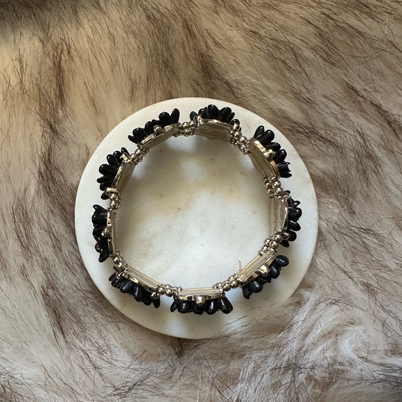 Black/Gold Elastic Floral Bracelet - Picture 2 of 4